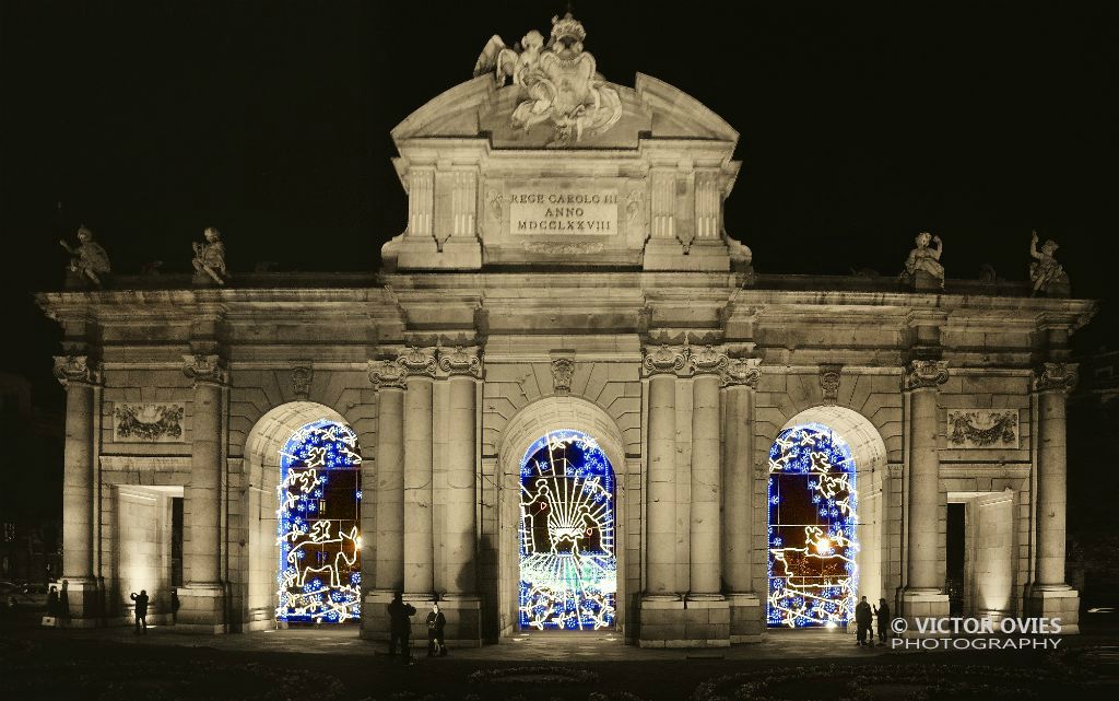 Christmas lightning: Puerta de Alcalá 